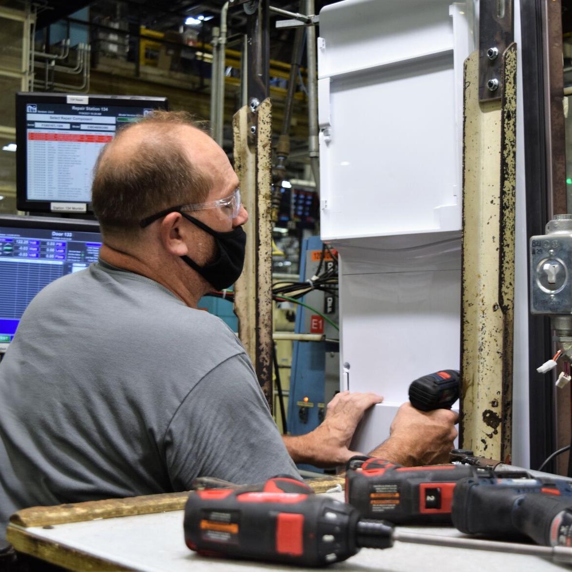 GE Appliances  WIllie Eddins door repairman Building 5 Appliance Park Refrigerator Plant 7-19-21 (10).JPG